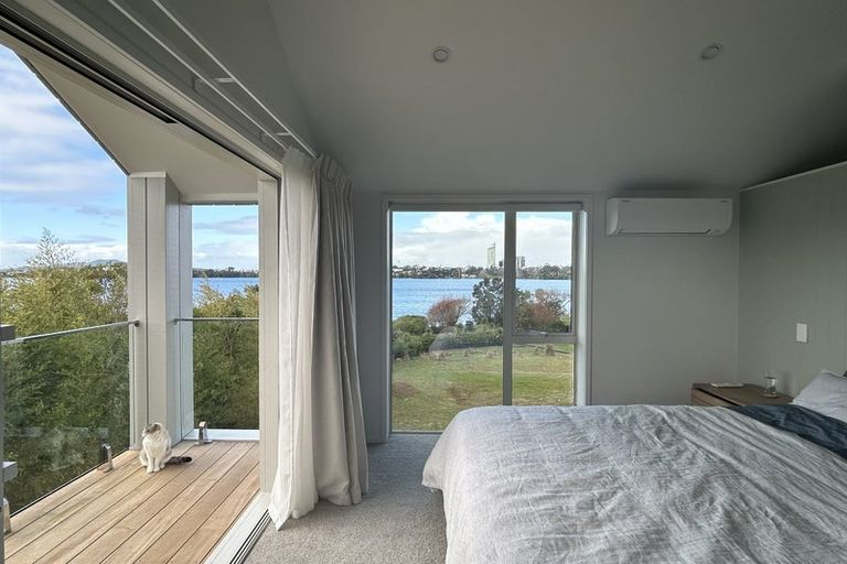 Photo of property in 18 Macbeth Court, Milford, Auckland, 0620