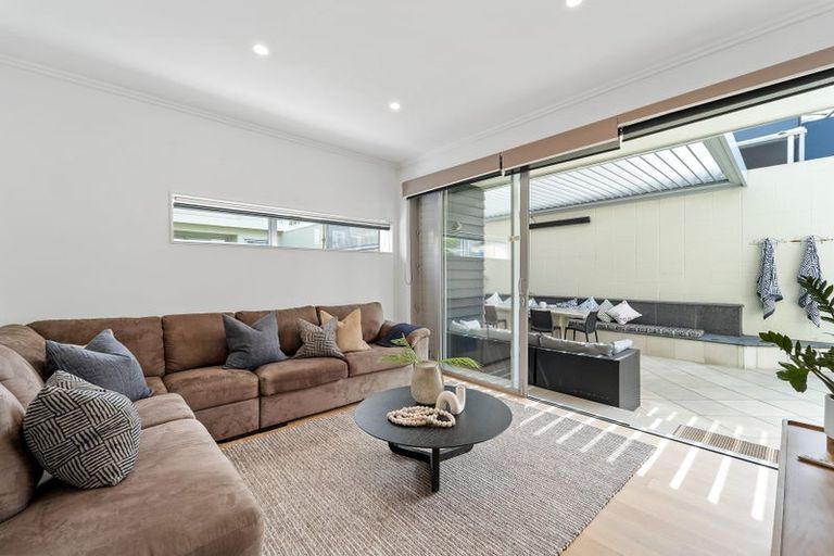 Photo of property in 33a Churchill Road, Murrays Bay, Auckland, 0630