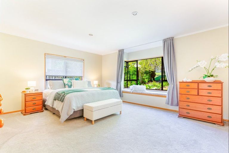 Photo of property in 17 Outlook Road, Greenhithe, Auckland, 0632