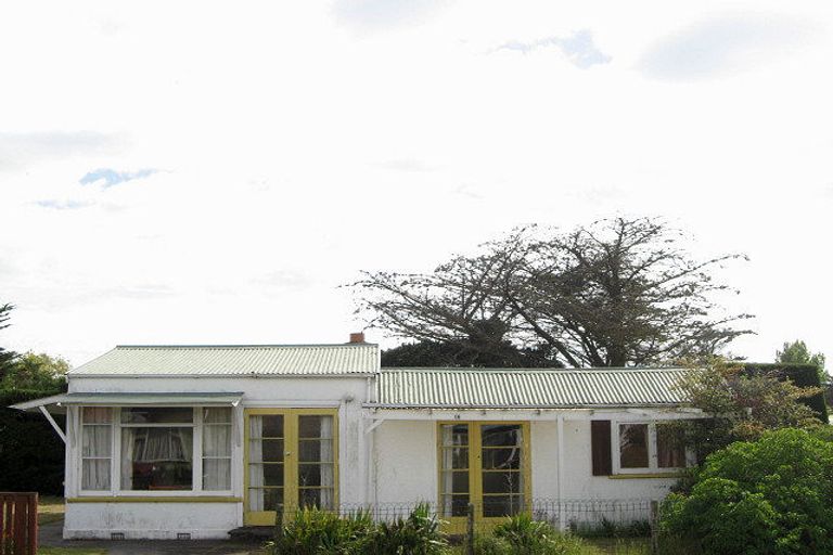 Photo of property in 16 Cross Street, Waikuku Beach, 7473