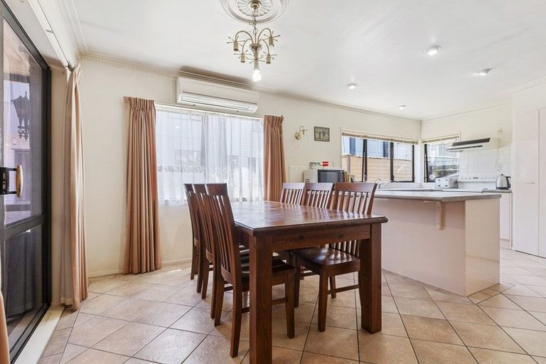 Photo of property in 2/19 South Street, Papakura, 2110