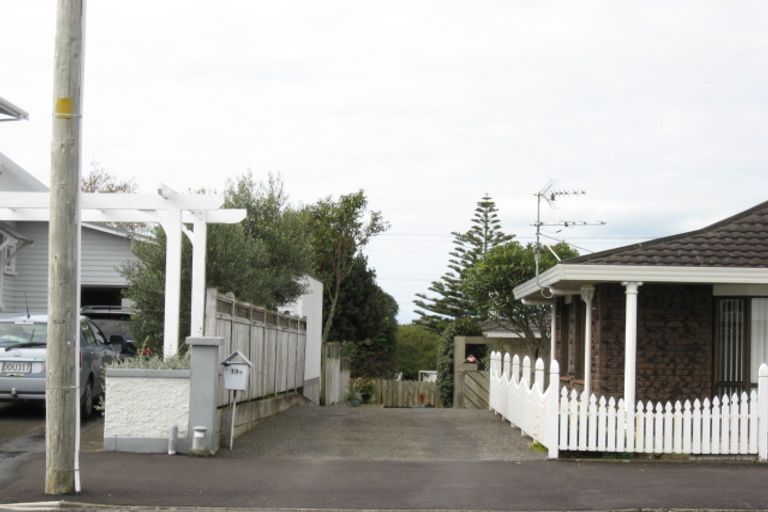 Photo of property in 19a Paynters Avenue, Strandon, New Plymouth, 4312