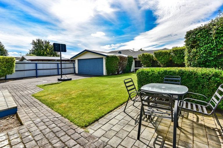 Photo of property in 65 Farquhars Road, Redwood, Christchurch, 8051