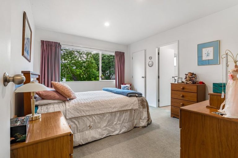 Photo of property in 1 Metric Place, Te Atatu South, Auckland, 0610