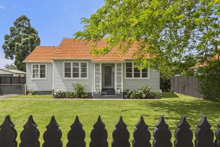 Photo of property in 82 Alfred Street, Fairfield, Hamilton, 3214