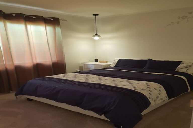 Photo of property in 16 Lowburn Place, Clover Park, Auckland, 2019