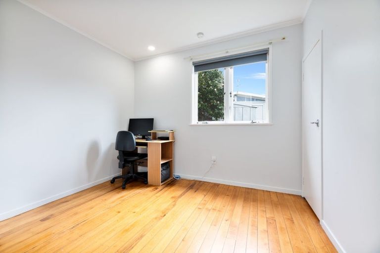 Photo of property in 23 Patts Avenue, Glendene, Auckland, 0602