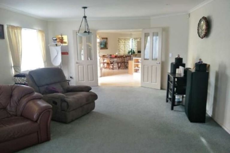 Photo of property in 33a Oakwood Grove, Eastern Beach, Auckland, 2012