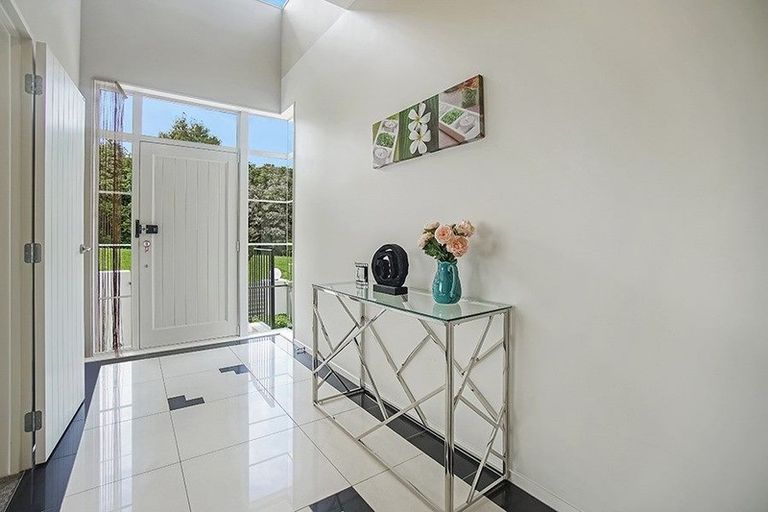 Photo of property in 2 Hawkdun Drive, Flat Bush, Auckland, 2016