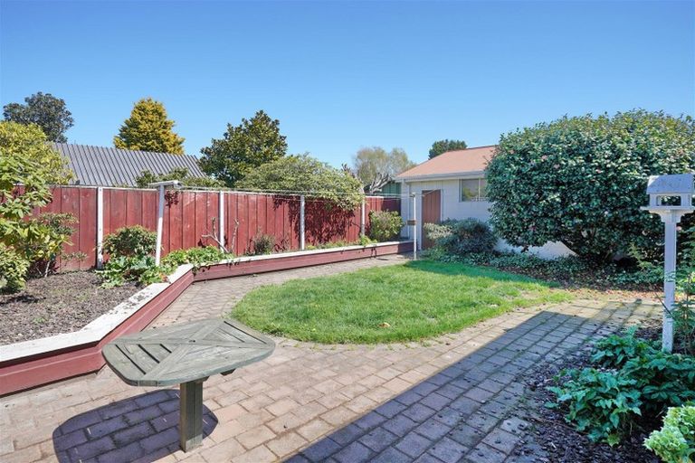 Photo of property in 23 Talltree Avenue, Avonhead, Christchurch, 8042