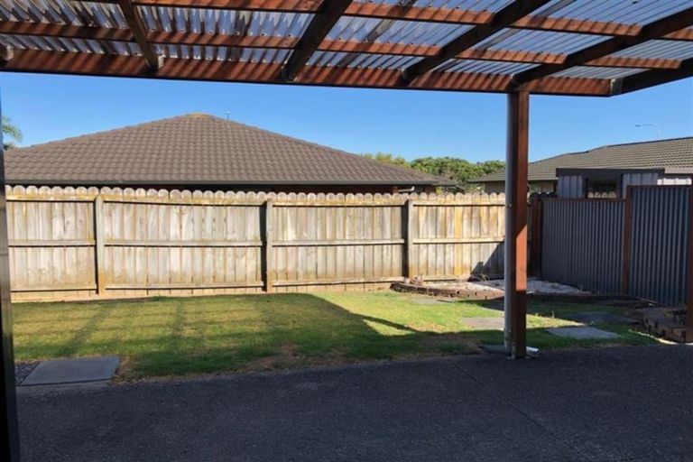 Photo of property in 15 Nier Place, East Tamaki Heights, Auckland, 2016