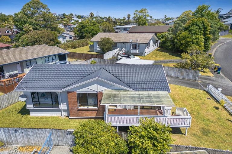 Photo of property in 1/12 Jumento Place, Unsworth Heights, Auckland, 0632