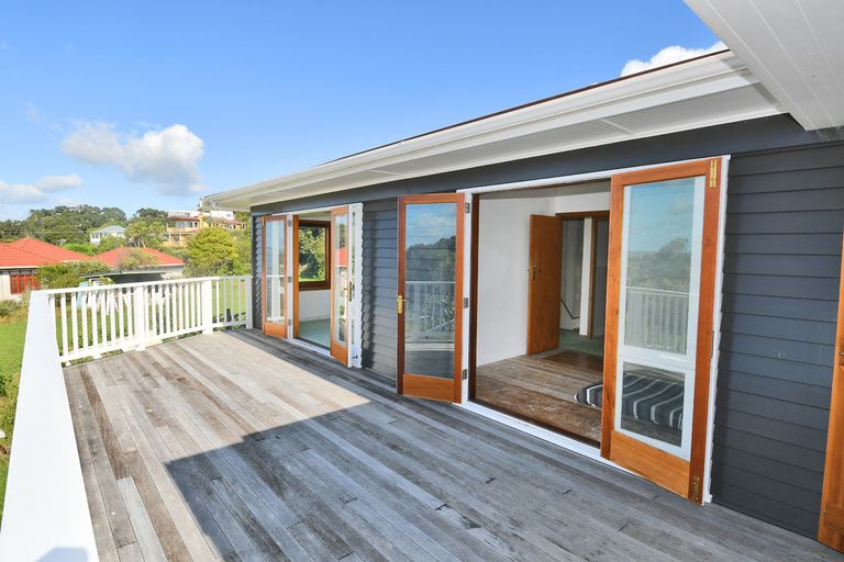 Photo of property in 4 Penguin Street, Leigh, 0985