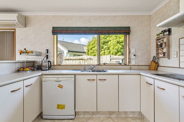 Photo of property in 17 Pampas Grove, Welcome Bay, Tauranga, 3112