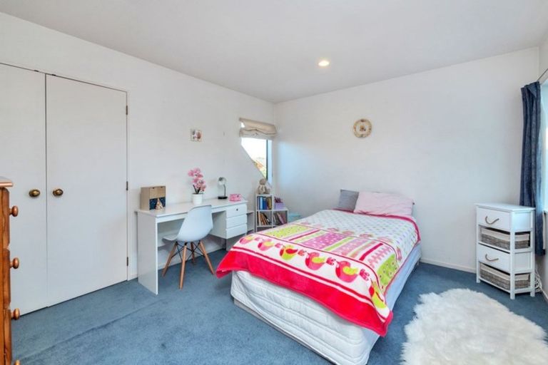 Photo of property in 93a Sturges Road, Henderson, Auckland, 0612