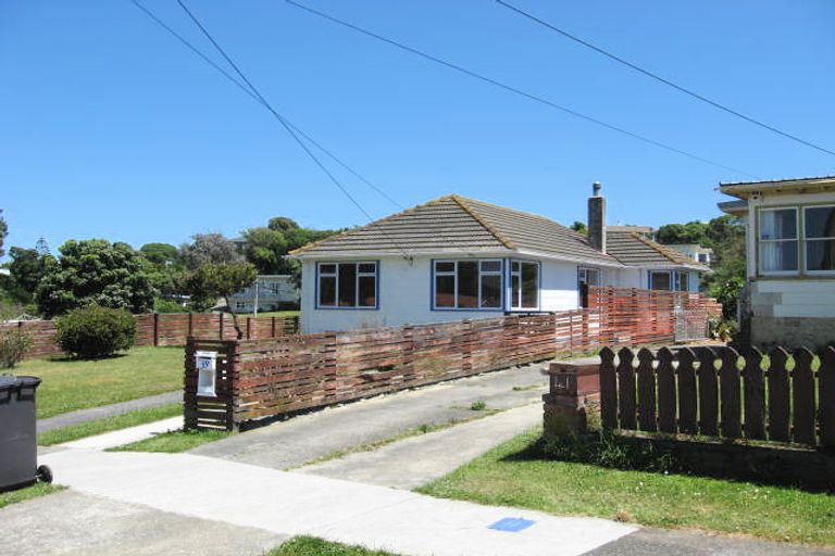 Photo of property in 39 Jillett Street, Titahi Bay, Porirua, 5022
