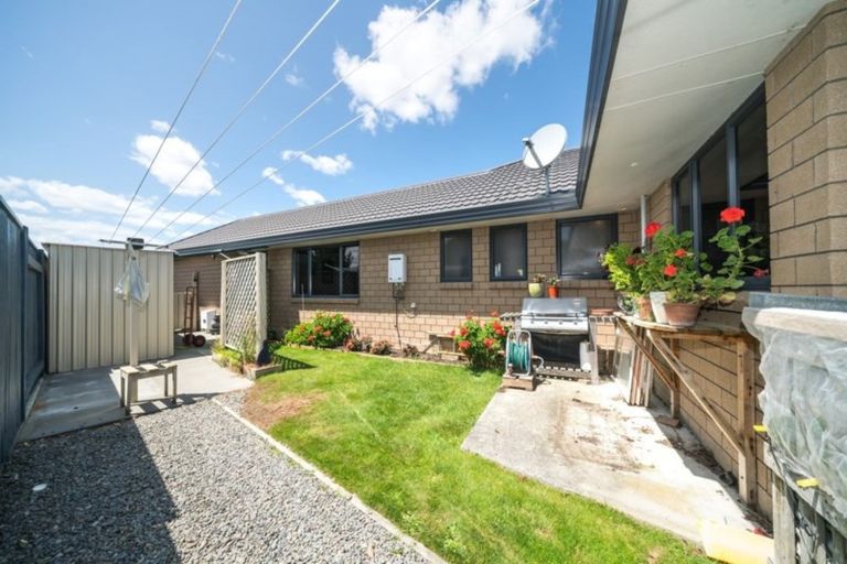 Photo of property in 53 Geneva Terrace, Kelvin Grove, Palmerston North, 4414