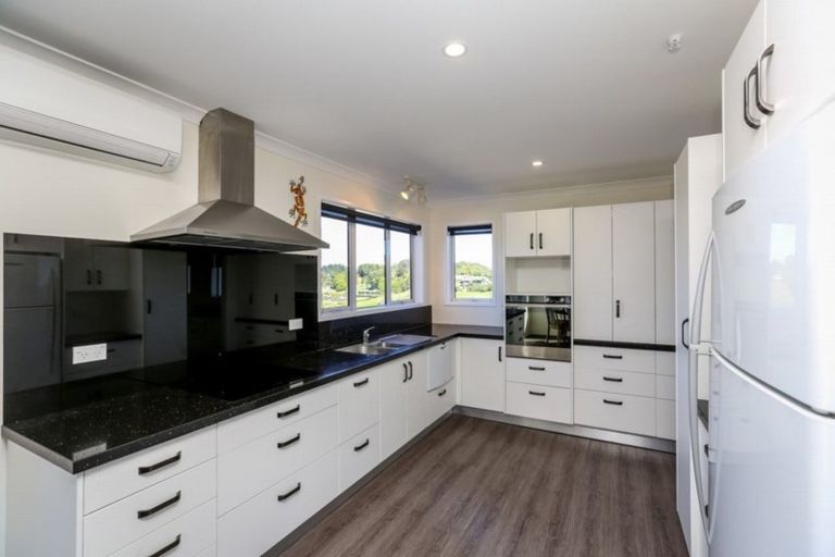 Photo of property in 525d Mangorei Road, Highlands Park, New Plymouth, 4312