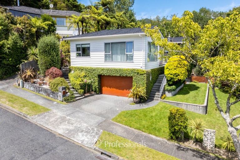 Photo of property in 18 Dalton Grove, Stokes Valley, Lower Hutt, 5019
