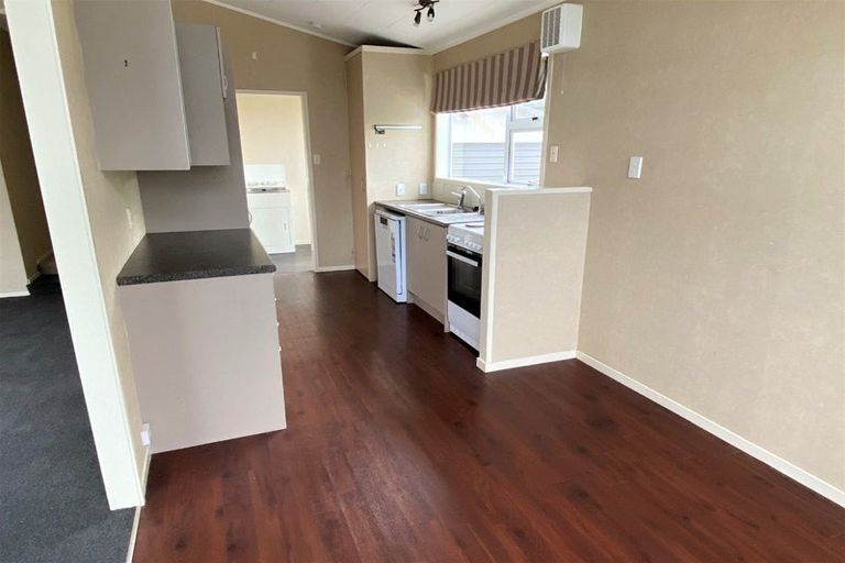 Photo of property in 9 Heaphy Street, Westown, New Plymouth, 4310