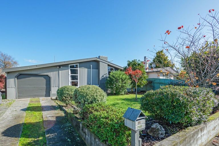 Photo of property in 14 Mokau Place, Terrace End, Palmerston North, 4410