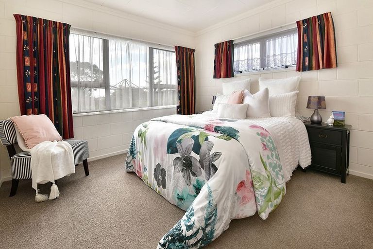 Photo of property in 60 Albatross Road, Red Beach, 0932