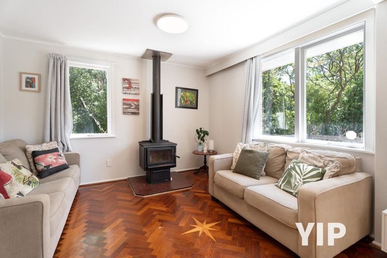 Photo of property in 74 Newlands Road, Newlands, Wellington, 6037