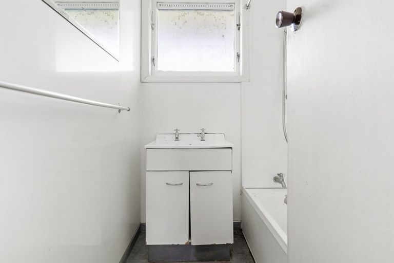 Photo of property in 10 Leonard Place, Otara, Auckland, 2023