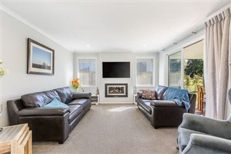 Photo of property in 16 Trevally Place, Snells Beach, 0920