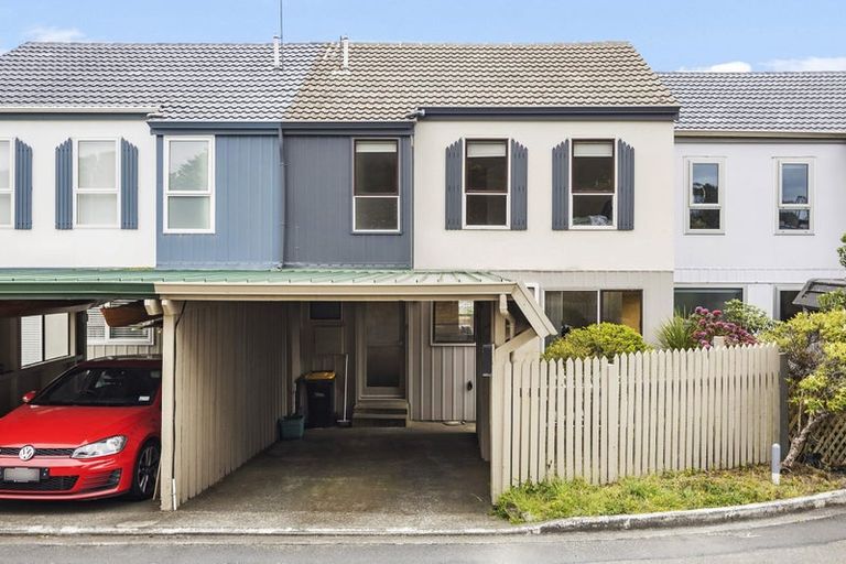 Photo of property in 10 Hollydale Grove, Churton Park, Wellington, 6037