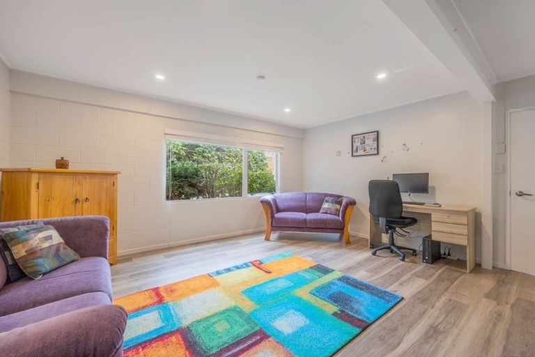 Photo of property in 2/4 Rangitoto Terrace, Milford, Auckland, 0620