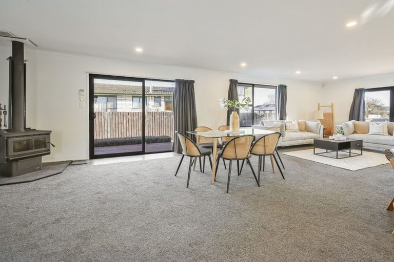 Photo of property in 16 Dunbarton Street, Redwood, Christchurch, 8051