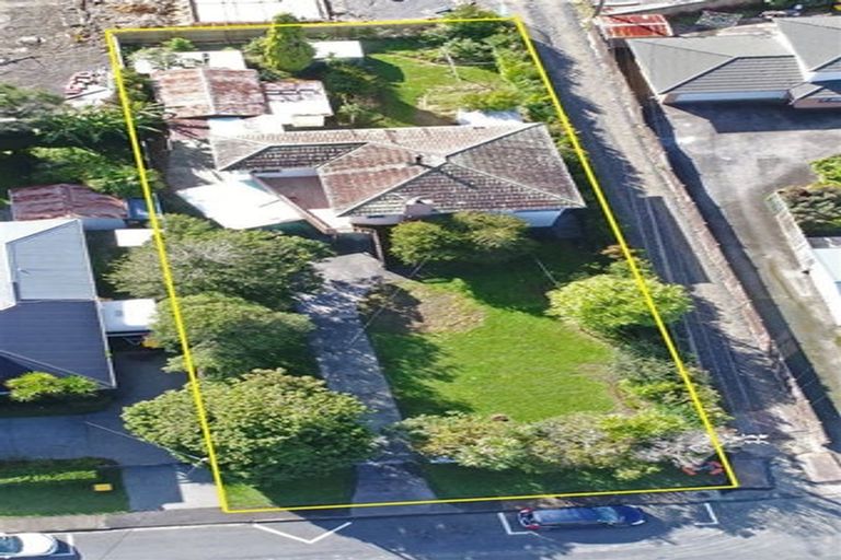 Photo of property in 5 Renata Crescent, Te Atatu Peninsula, Auckland, 0610