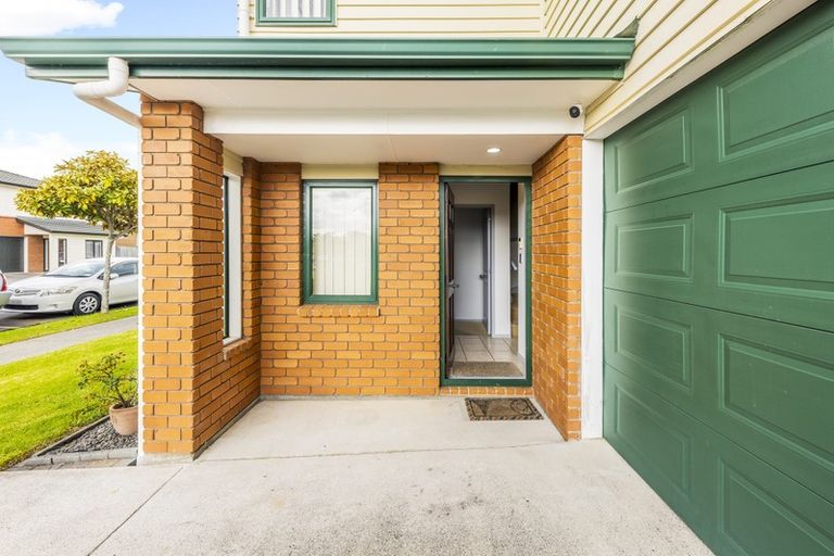 Photo of property in 38 Maypark Crescent, Flat Bush, Auckland, 2016