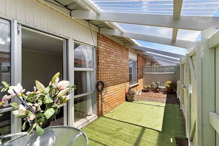 Photo of property in 5/94 Portage Road, New Lynn, Auckland, 0600