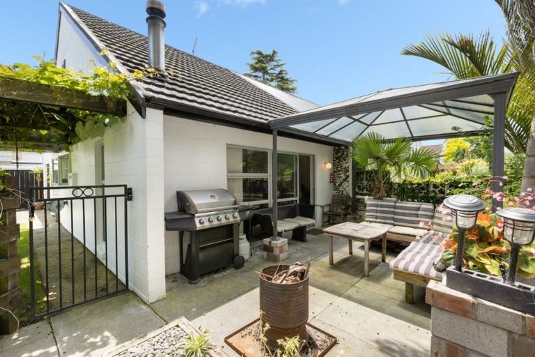 Photo of property in 114 Hinewa Road, Otumoetai, Tauranga, 3110
