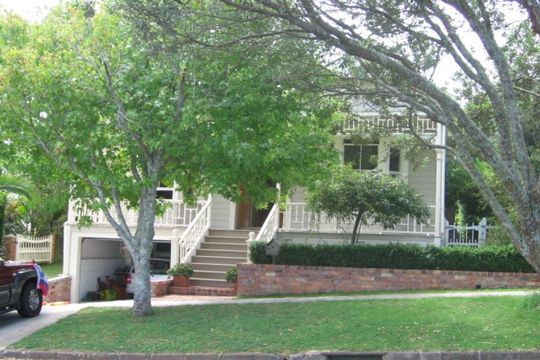 Photo of property in 16 Ewen Alison Avenue, Devonport, Auckland, 0624