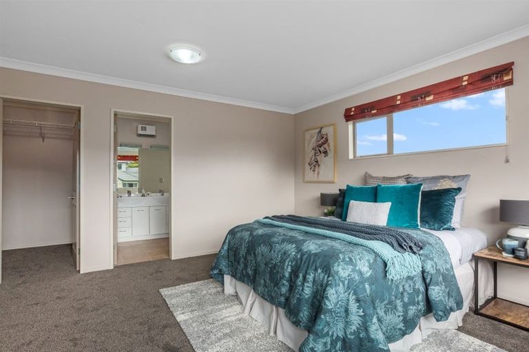 Photo of property in 2 Fiordland Place, Aotea, Porirua, 5024