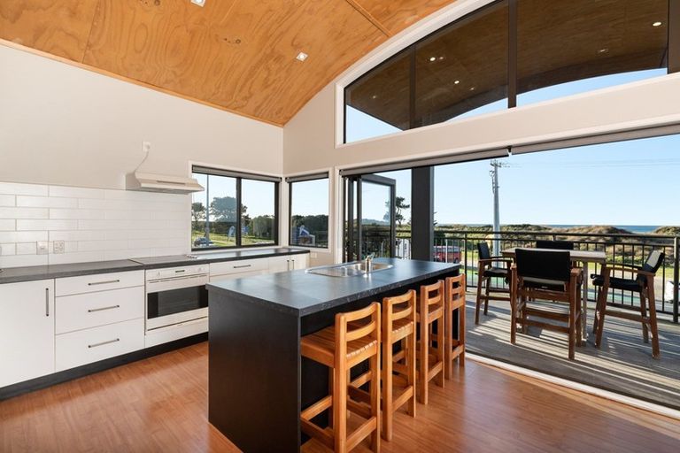 Photo of property in 908a Papamoa Beach Road, Papamoa Beach, Papamoa, 3118