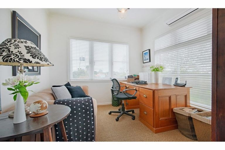 Photo of property in 8 Forrest Hill Road, Forrest Hill, Auckland, 0620