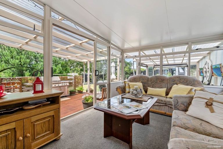 Photo of property in 27 Kurnell Drive, Botany Downs, Auckland, 2010