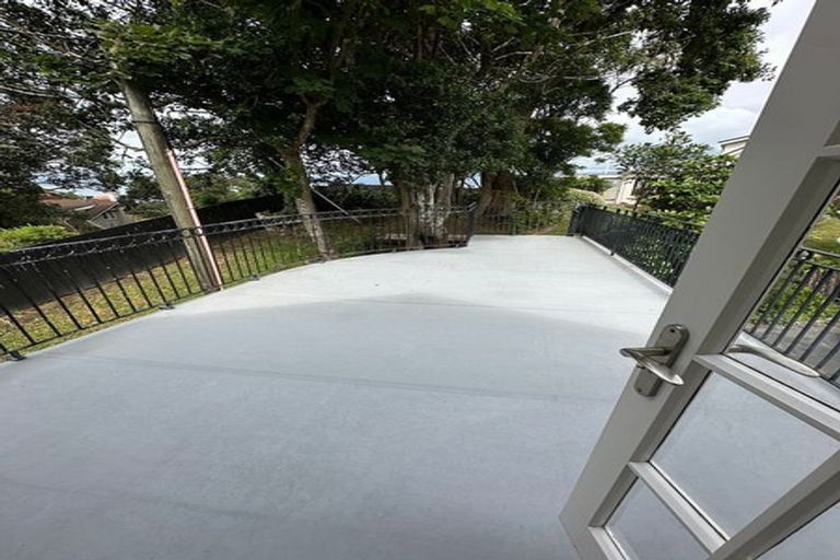 Photo of property in 18 Lower Watt Street, Wadestown, Wellington, 6012