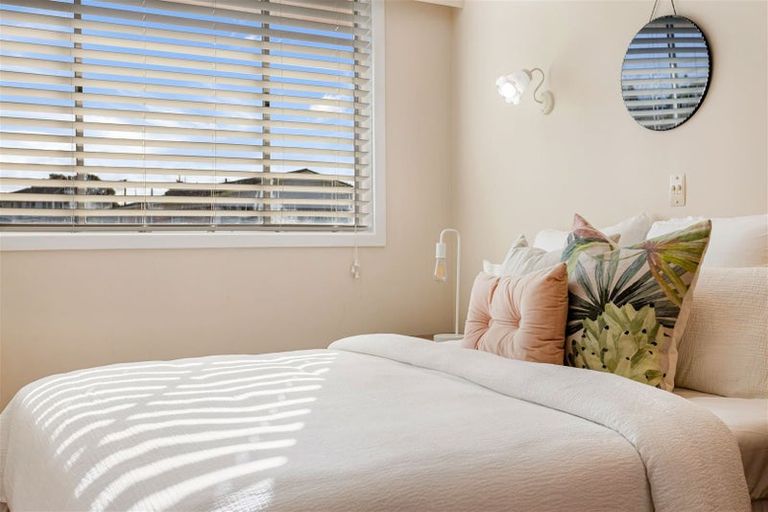 Photo of property in 2/61 Royal View Road, Te Atatu South, Auckland, 0610