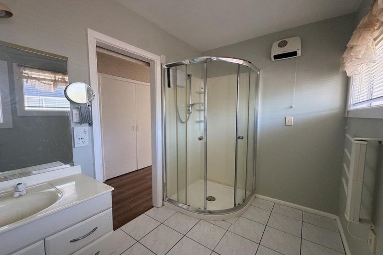 Photo of property in 10 Ambleside Drive, Burnside, Christchurch, 8053