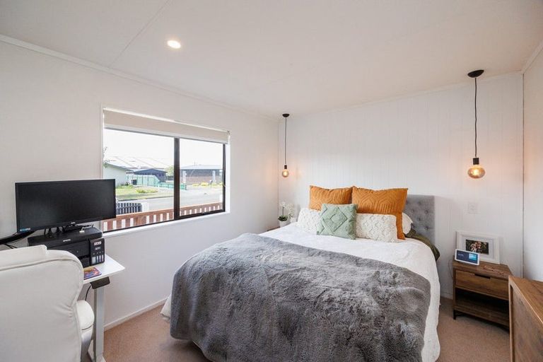 Photo of property in 35 Acacia Street, Kelvin Grove, Palmerston North, 4414