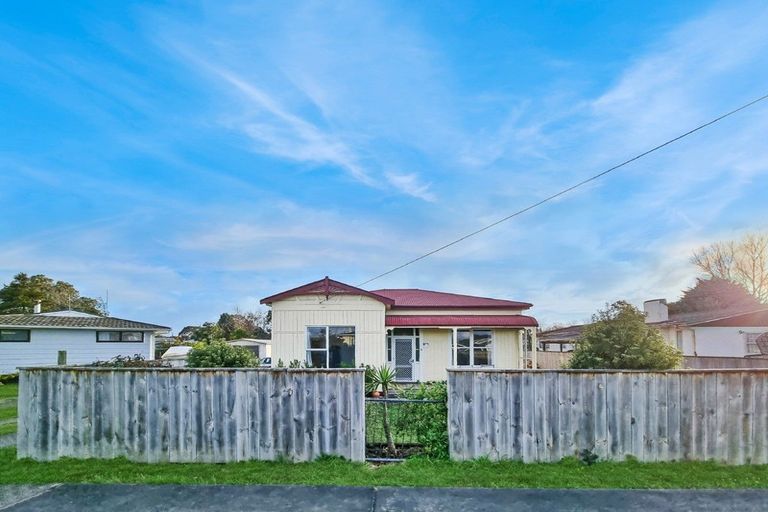 Photo of property in 82 Alexandra Street, Marton, 4710