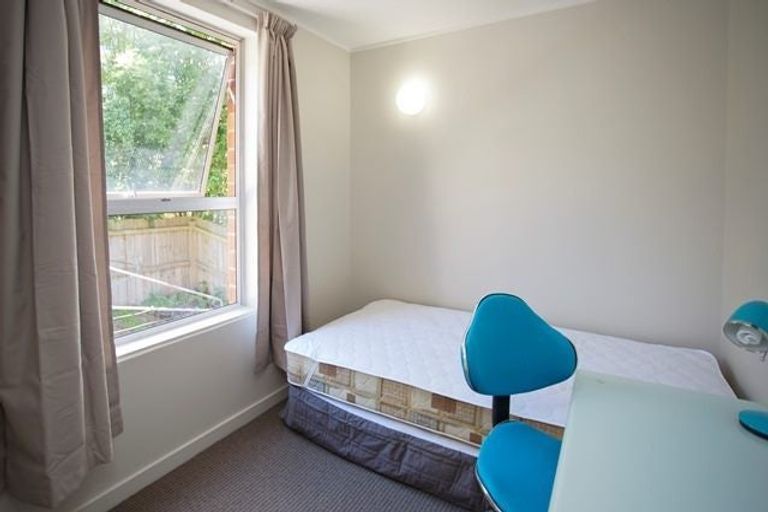 Photo of property in 102 Harbour Terrace, North Dunedin, Dunedin, 9016