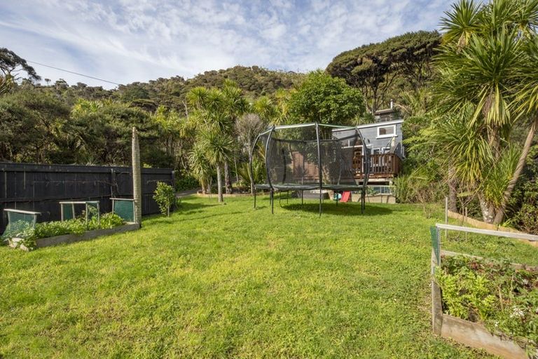 Photo of property in 125 Seaview Road, Piha, 0772