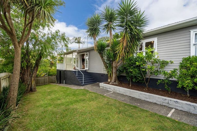 Photo of property in 19 Lanigan Street, Birkdale, Auckland, 0626