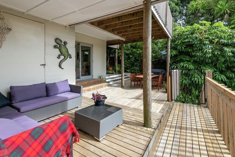 Photo of property in 44 Colmar Road, Mellons Bay, Auckland, 2014